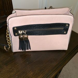 Neutral colored shoulder bag